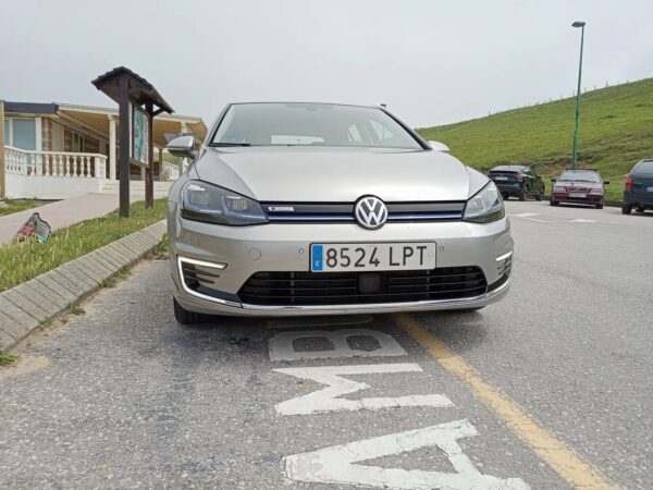 2021 Volkswagen e-Golf - Image 3