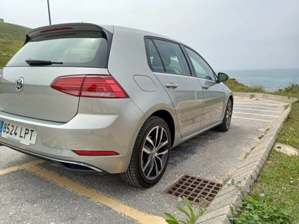 2021 Volkswagen e-Golf - Image 7