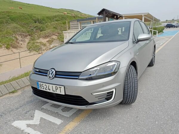 2021 Volkswagen e-Golf - Image 14