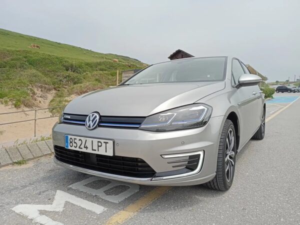 2021 Volkswagen e-Golf - Image 17