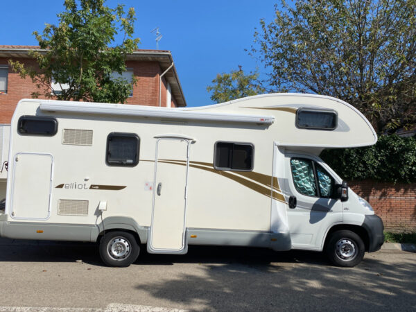 2012 Fiat 2.3 cc CI International — Elliot 40 Autocaravana - Image 2