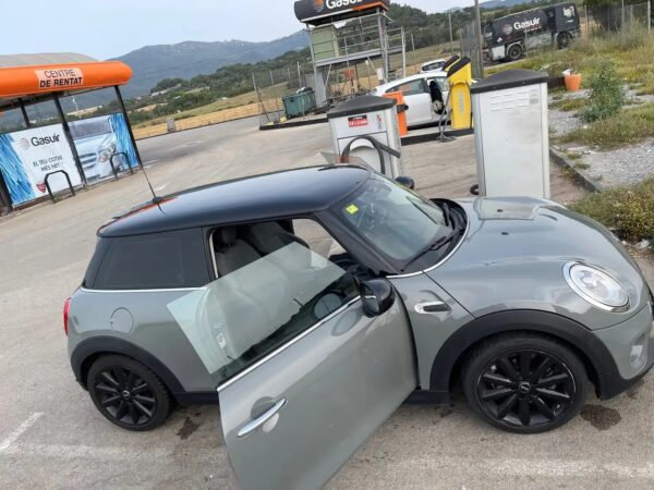 2017 MINI Cooper Automático - Image 2