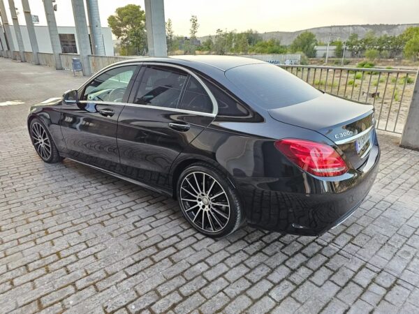 2016 Mercedes-Benz C 300 BlueTec Hybrid - Image 10