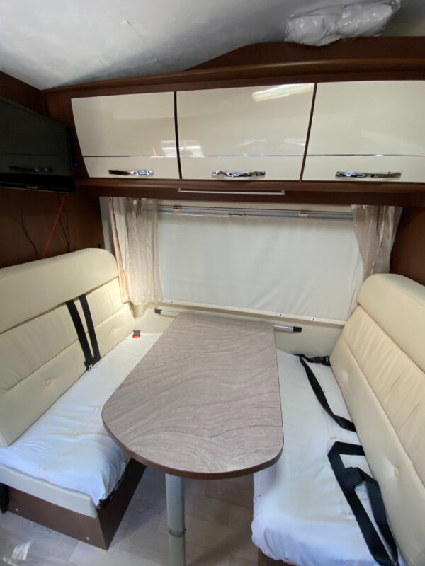 2012 Fiat 2.3 cc CI International — Elliot 40 Autocaravana - Image 5