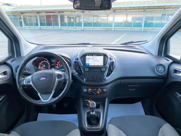 2019 Ford Tourneo Courier 1.0 Ecoboost Titanium - Image 10