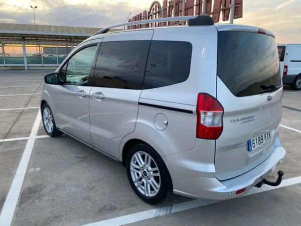 2019 Ford Tourneo Courier 1.0 Ecoboost Titanium - Image 4