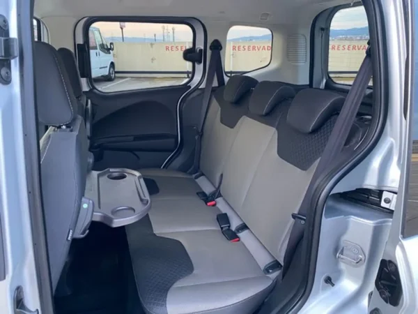 2019 Ford Tourneo Courier 1.0 Ecoboost Titanium - Image 9