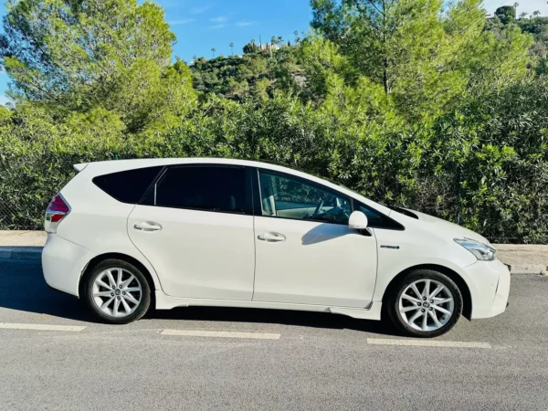 2019 Toyota Prius+ Hybrid Executive - Image 3