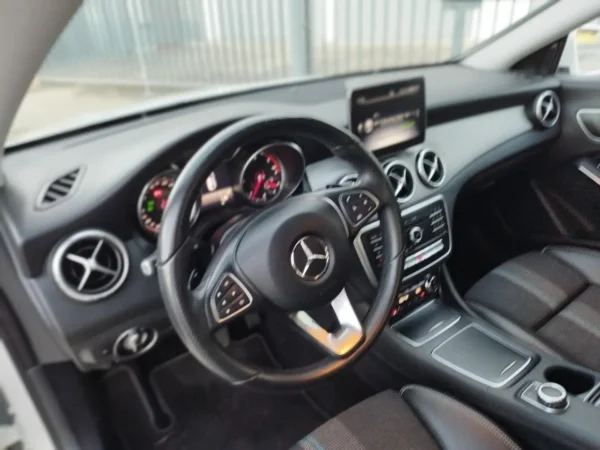 2018 Mercedes-Benz CLA 200d 7G-DCT - Image 8