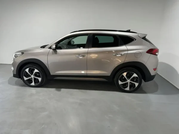 2016 Hyundai Tucson 2.0CRDI Style 4x4 - Image 4